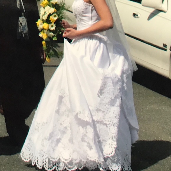 🌺🌺Bridal Gown with Headpiece🌺🌺 - Picture 3 of 9